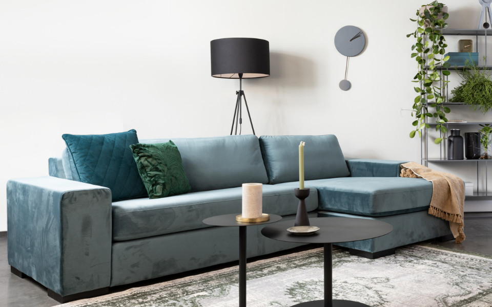 Pourquoi choisir un canapé bleu en velours pour votre salon ?
